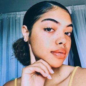 Meet your Posher, Makayla